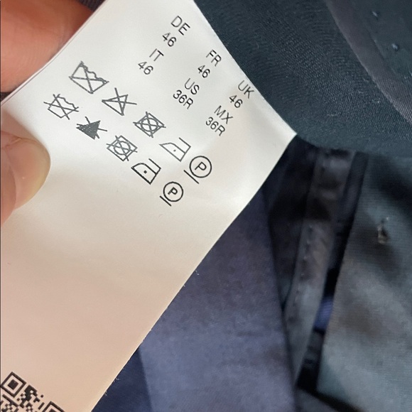 Hugo Boss suit - Picture 3 of 3